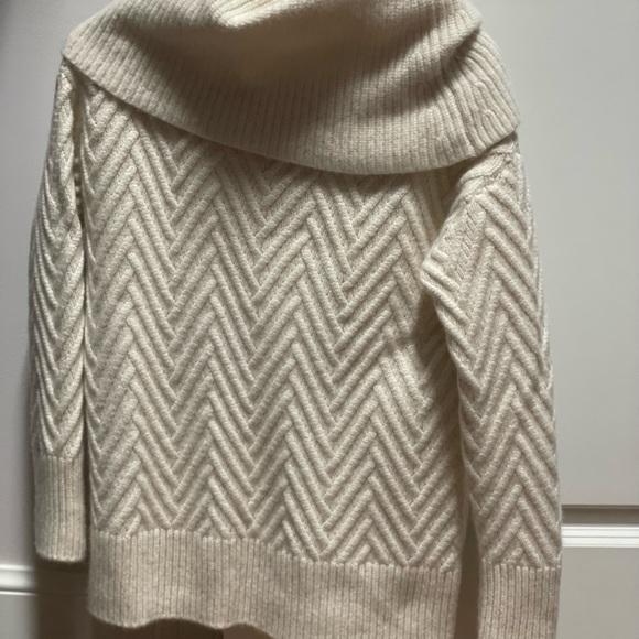 Nordstrom Signature 100% Cashmere Oversized Off The Shoulder Sweater NWOT - Picture 2 of 3